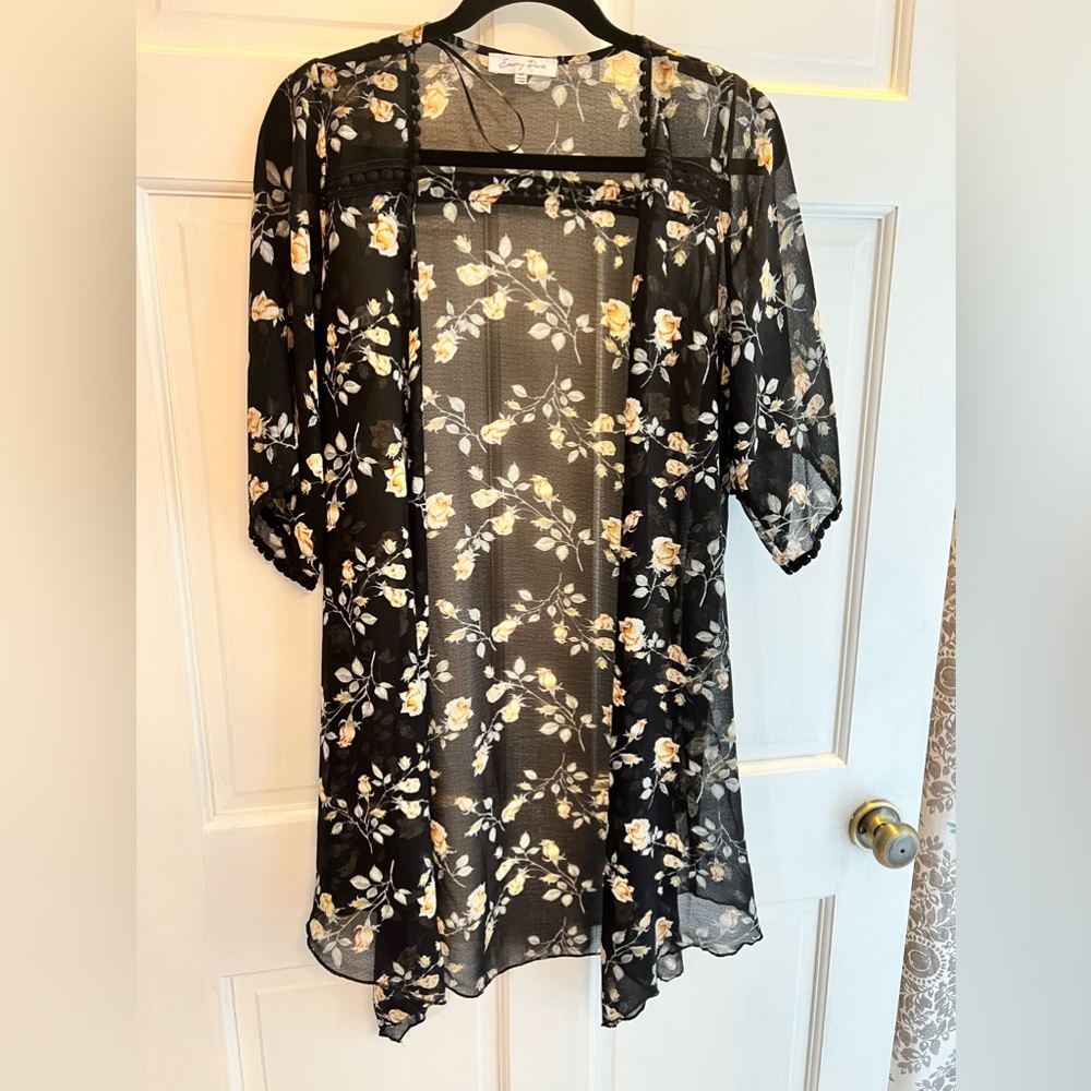 Black flower cover up/kimono size xs